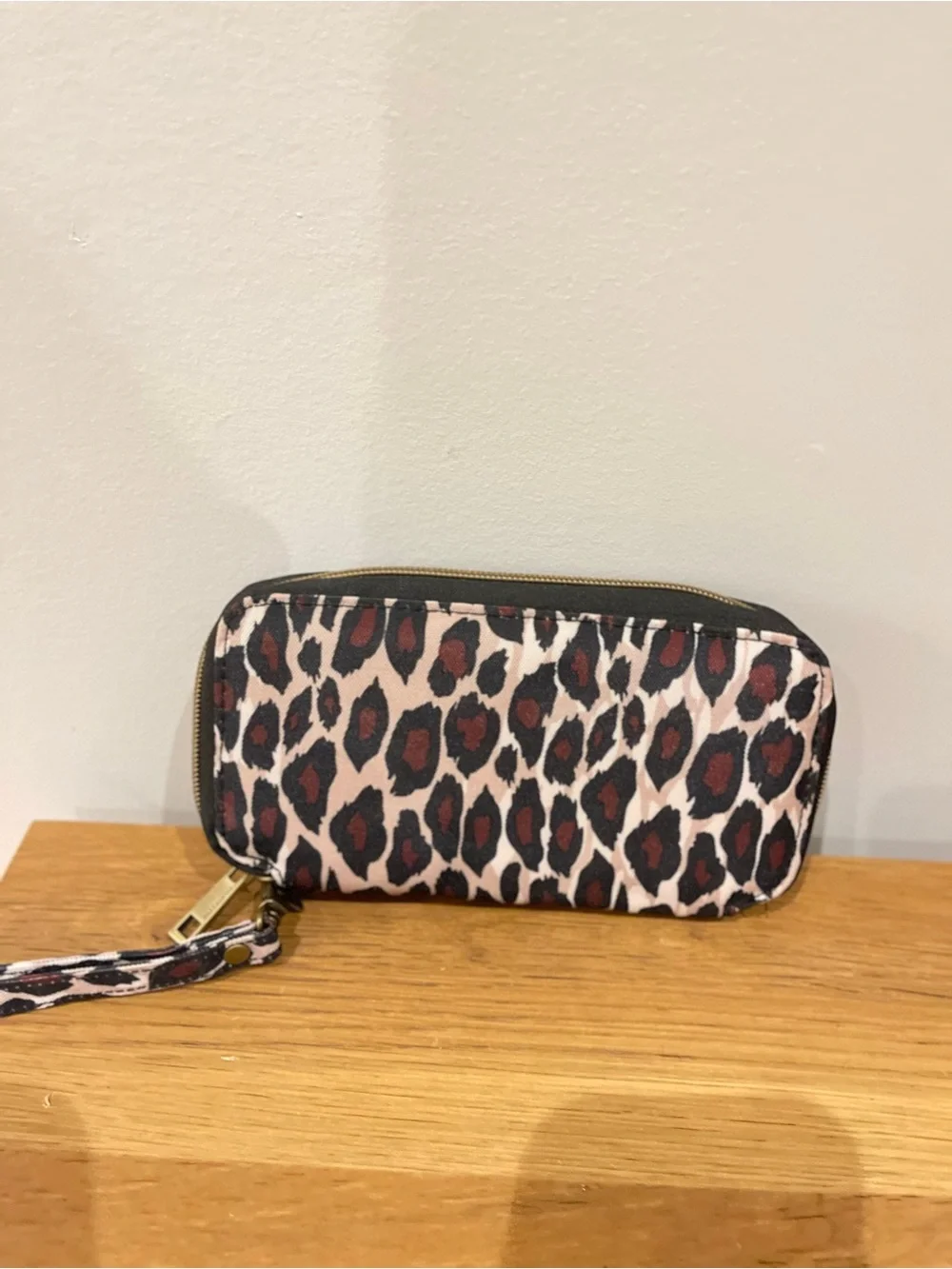 Travelon Animal Print RFID Blocking Wristlet Travel Wallet Identity Protection